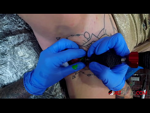 ❤️ Extrem tattooed Hottie Sully Savage krut en Tattoo op hirem Klitoris ❤️❌  Sex bei eis lb.ru-pp.ru ️❤